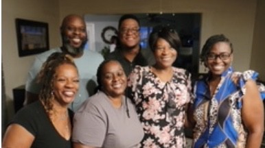Aunties, nieces, and nephews group photo